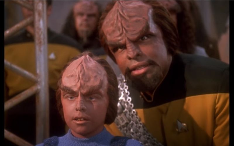 Klingonščina – izmišljeni jezik iz Vojnih stez, katerega uspeh je vse presenetil. Med drugim se je v klingonščini pelo celo v nizozemski operi.